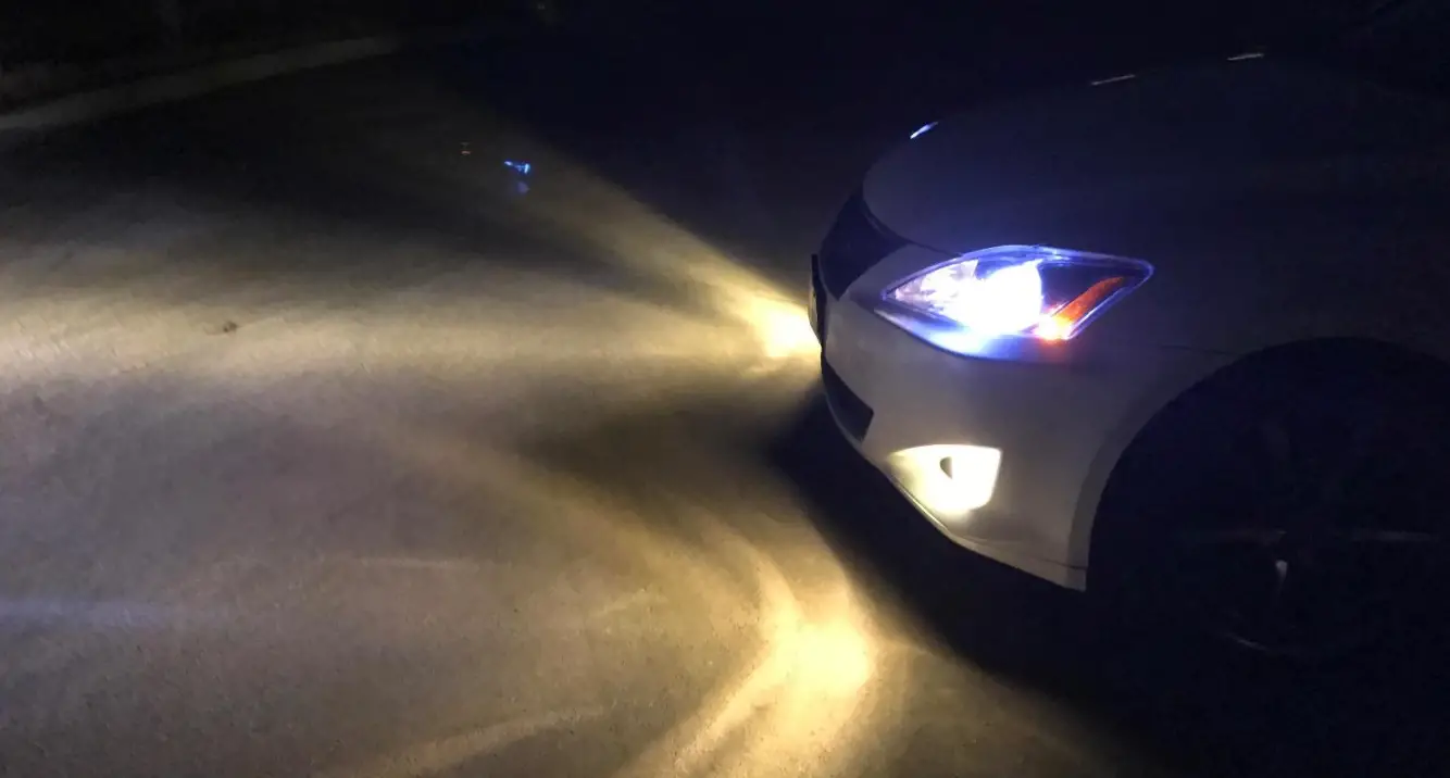 HYB Xenon HID Replacement Headlight Bulbs on Lexus IS250